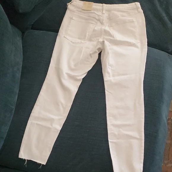 NWT Women's White Distressed Cropped Jeans - Picture 5 of 6